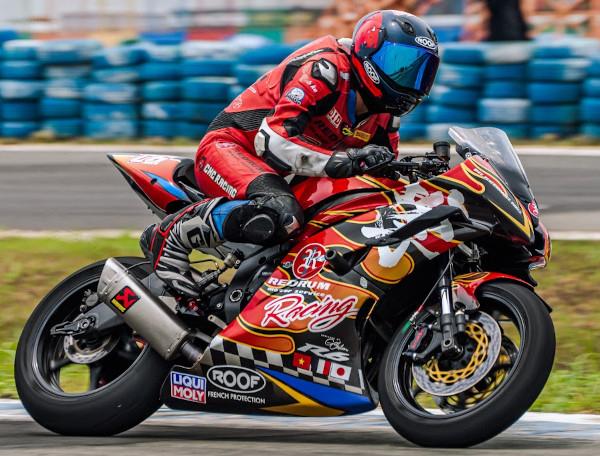 Maxence a trouvé sa passion dans la moto sur circuit