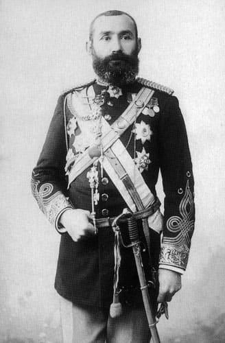 Portrait en pied de Mehmed Şakir Paşa, diplomate ottoman du XIXe siècle en uniforme officiel.