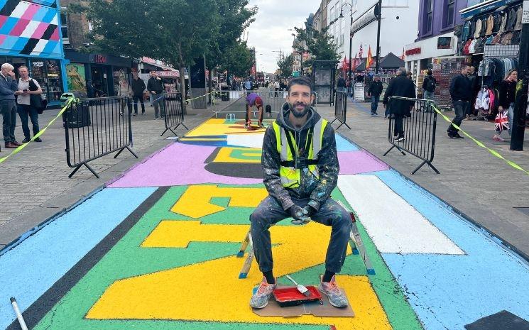 Miguel devant son projet Camden