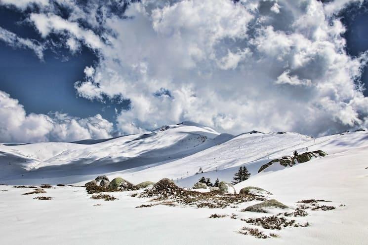 Panorama enneigé du mont Uludağ, dans la région de Bursa, Turquie