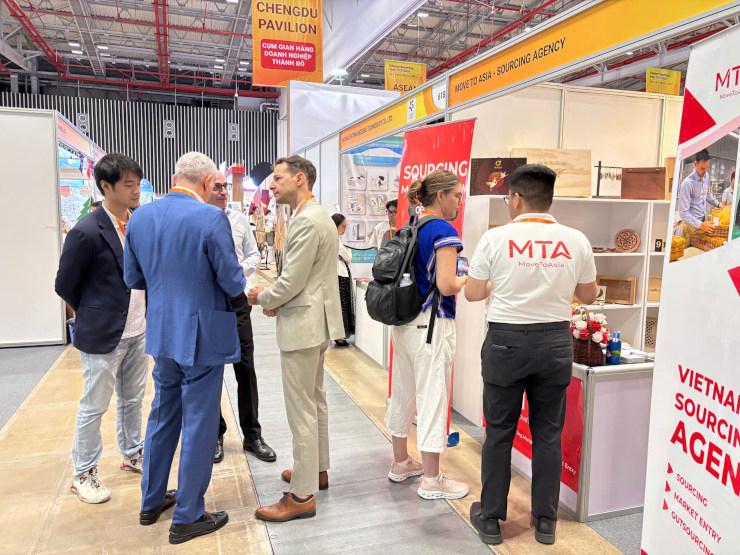 Movetoasia : agence de sourcing francophone participe à un salon au Vietnam