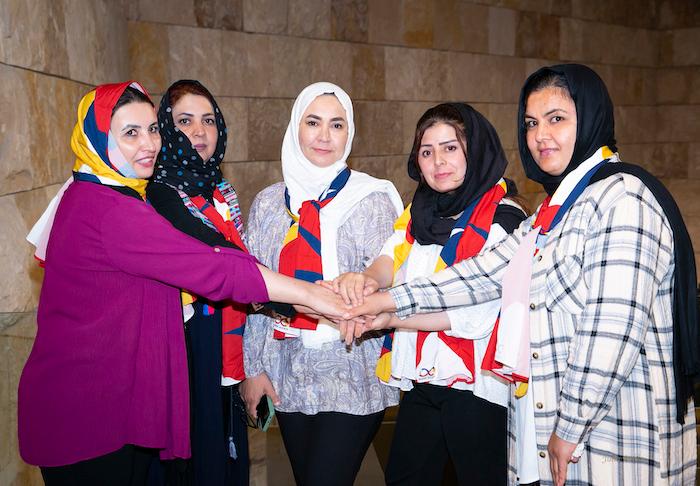 les 5 femmes juges se donnent la main