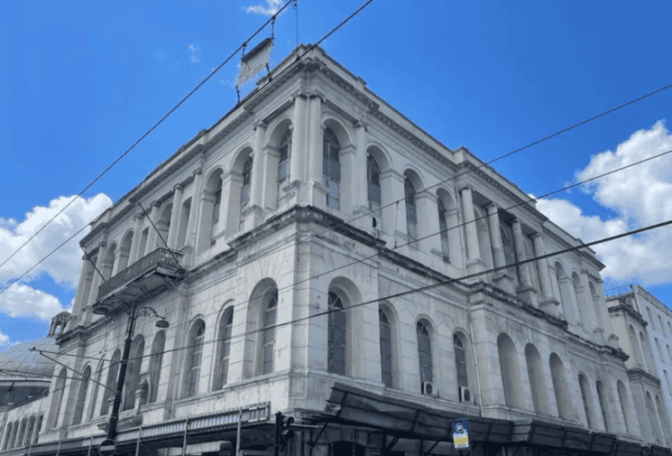 Façade du Musée de la Presse à Istanbul, un bâtiment historique dédié à l’histoire du journalisme turc.