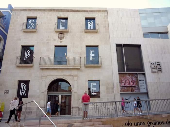 la façade du museo de arte contemporaneo de Alicante
