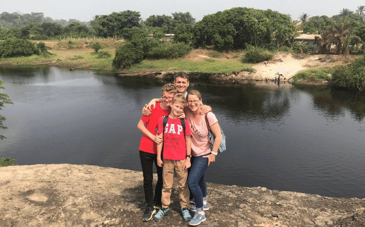 Nancy Bonamy et sa famille au Cameroun