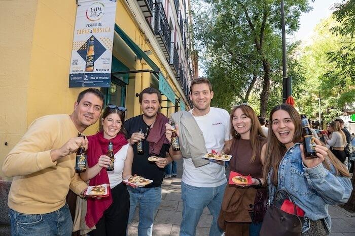 participants au festival de tapas de lavapies à madrid