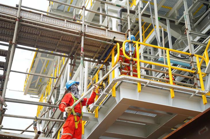 Des ouvriers travaillent sur le projet Baltica 2 sur le site de fabrication au Vietnam