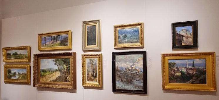 Tableaux de la collection Arkas exposés au musée Arkas Sanat Göztepe à Izmir