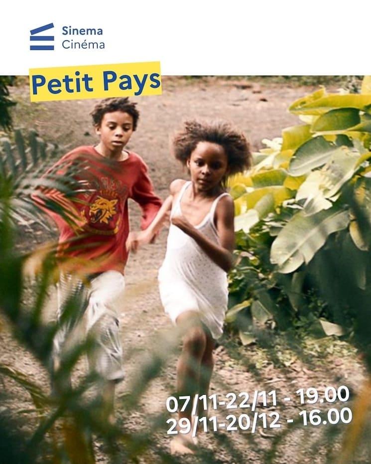 Deux enfants courant dans la nature dans Petit Pays.