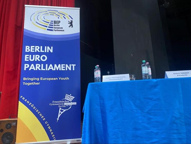 photo affiche sur la scène