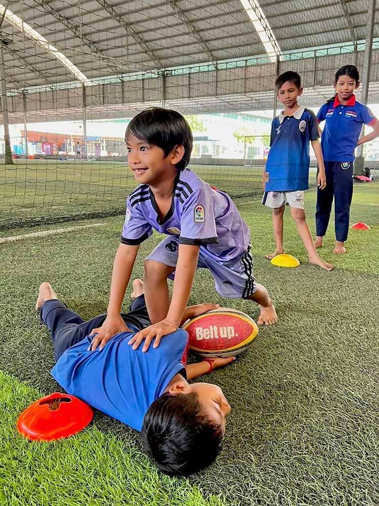 photo enfants Kampuchea Balopp rugby