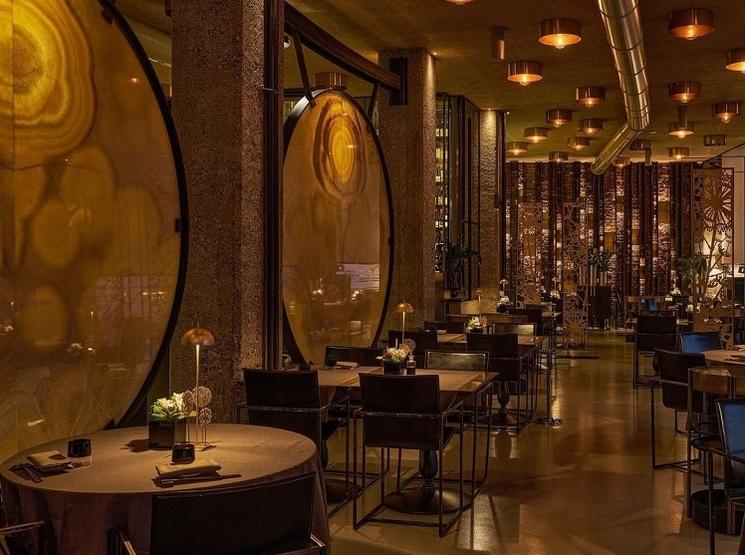 restaurant chinois avec lumières tamisées