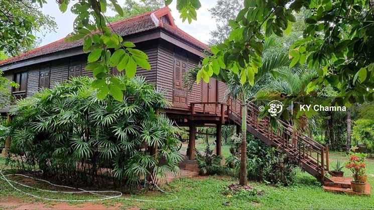 Teng Yalirozy / Cambodianess