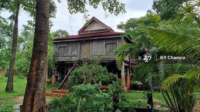 Teng Yalirozy / Cambodianess