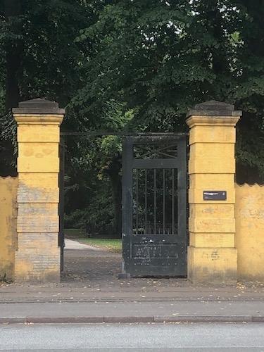 porte d'entree du cimetière assistens à Copenhague