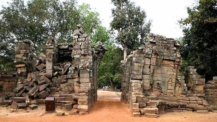 porte est du ta prohm c apasara