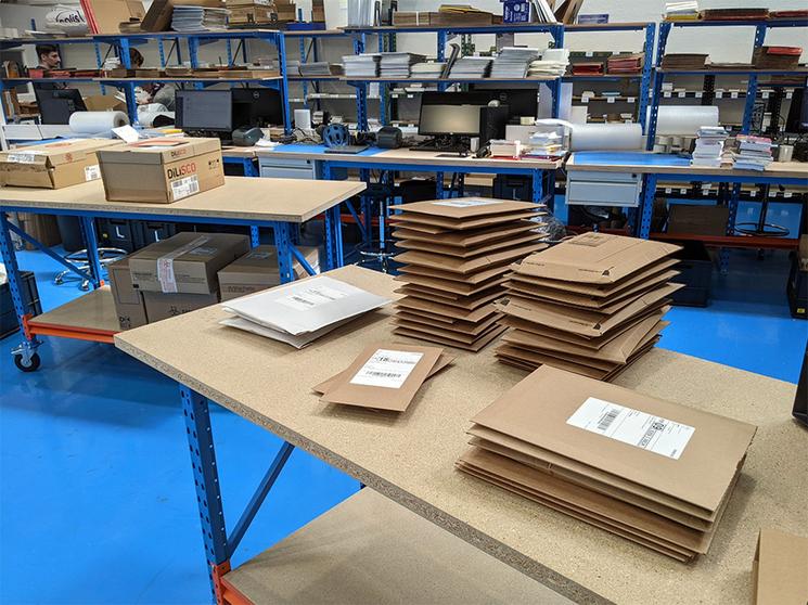 Préparation des commandes à l'entrepôt de Grenoble de Lireka