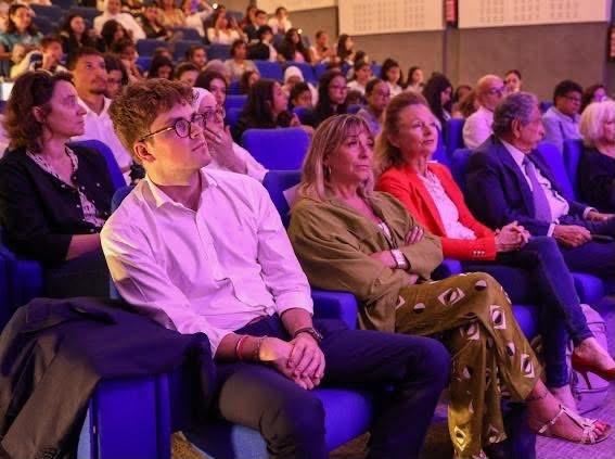 un public nombreux est venu assister à la cérémonie de remise des prix