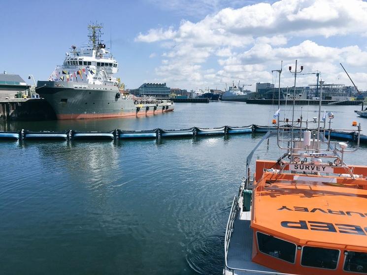 barrière de flotteurs pour nettoyer les océans