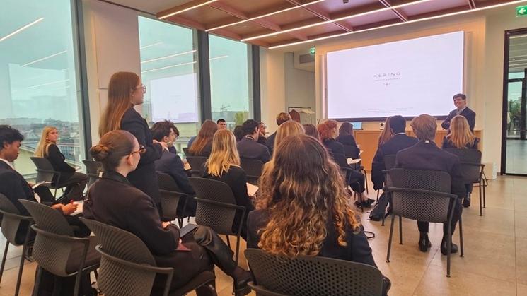 étudiants dans une salle