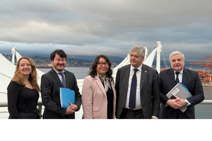 Raphaël Dang, Nicolas Forissier et son équipe et Michel Miraillet à Vancouver en mars 2026.