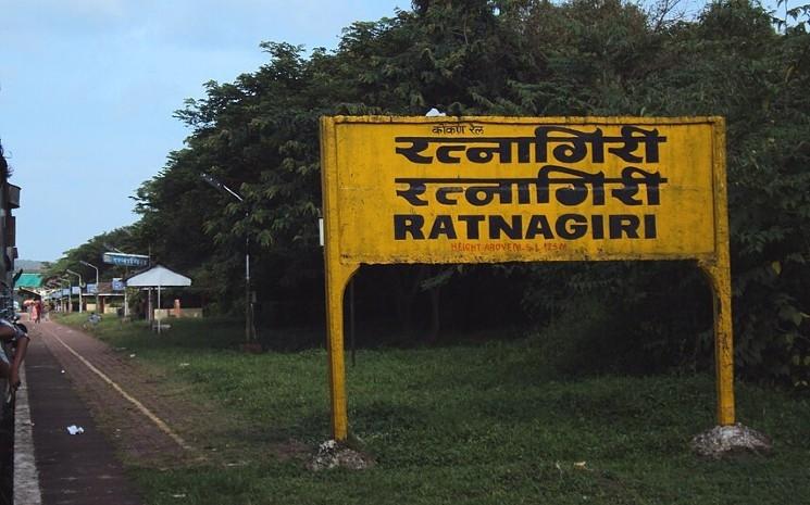 Panneau de la gare de Ratnagiri dans le Maharashtra