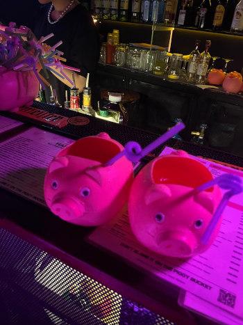 Récipient utilisé dans un bar de la rue Ta Hien pour servir les clients