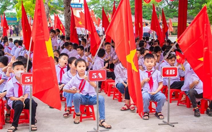 Rentree scolaire dans une ecole primaire au Vietnam