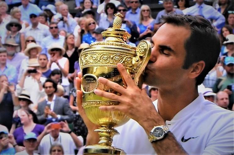 Roger Federer qui remporte le tournoi de Wimbledon en 2017