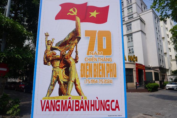 Dans les rues de Hanoi au Vietnam pour les 70 ans de la victoore de Dien Bien Phu