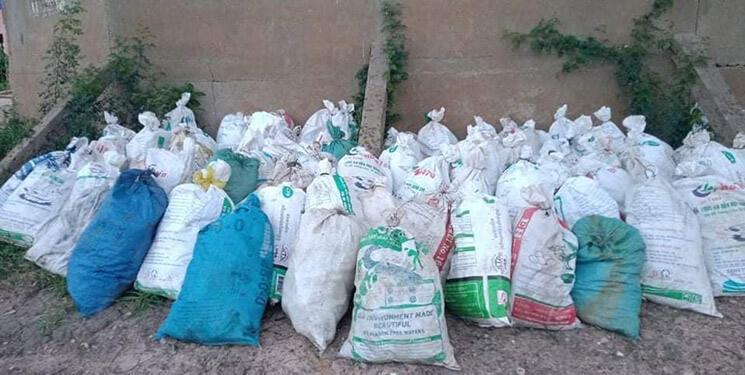 sac de déchets plastiques collecté par les villageois du Tonlé Sap