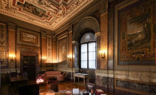 salon avec fresques du palazzo firenze