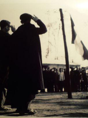 Salut aux couleurs au camp « Bao Daï », de la 58e compagnie