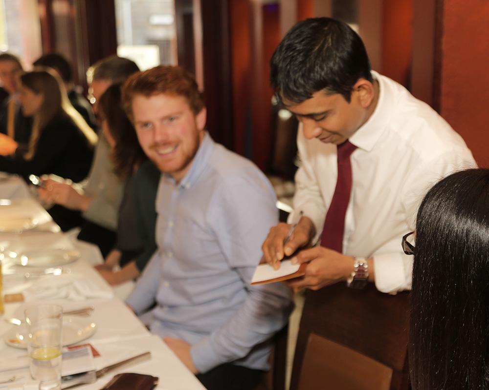 serveur inde restaurant