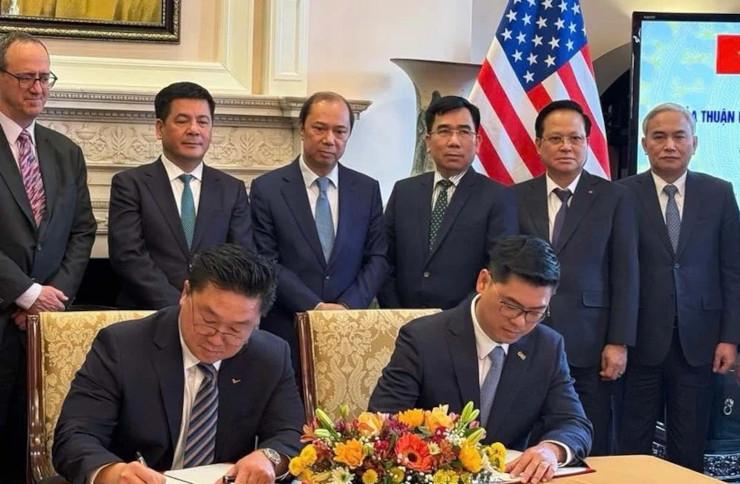 Signature des protocoles d'accord entre plusieurs entreprises