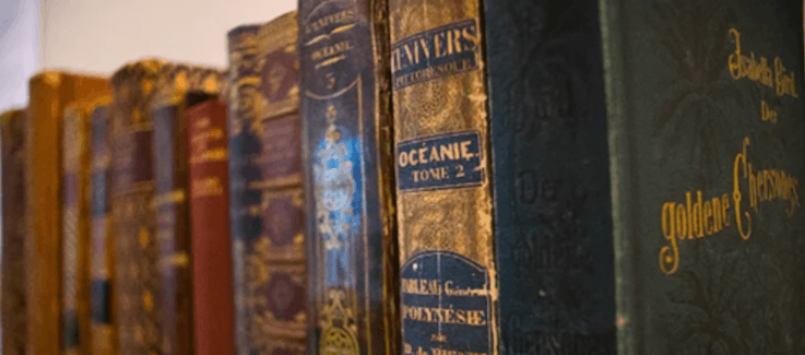 Un rayon de la « Lee Kong Chian Reference Library » (©NLB)