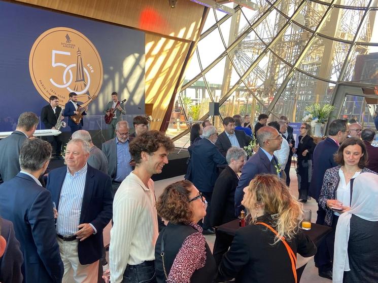 Les 50 ans de la ligne singapour paris sur la Tour Eiffel le 4 juin 2026 - copyright CCanonne