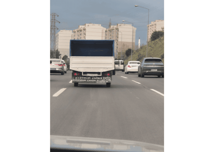slogan-camion-turquie-kizdigim-zaman-degil