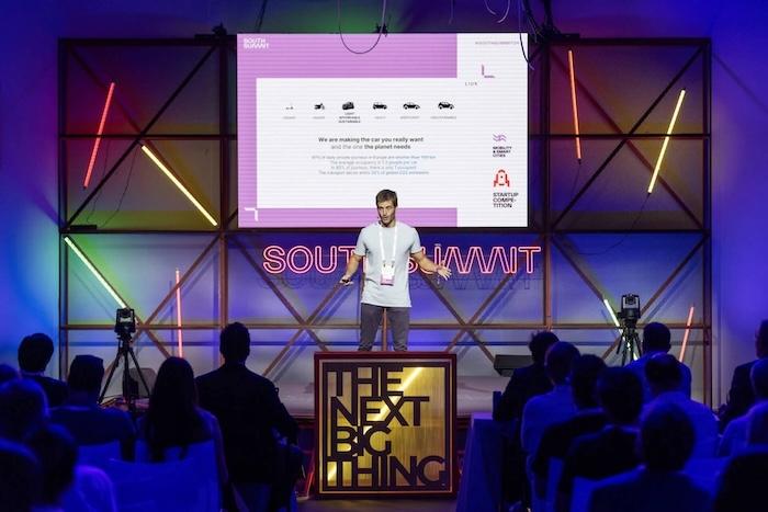 un startuper en train de donner un talk au south summit à madrid