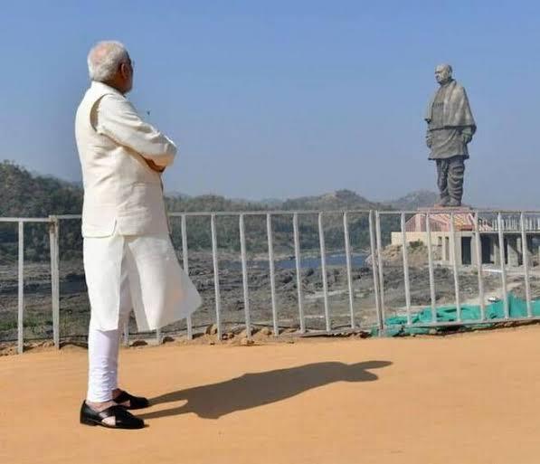 record inde statue