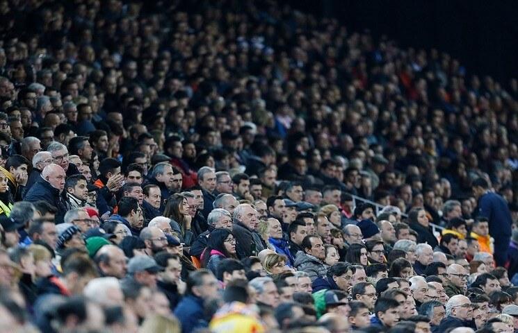 Les supporters ont bravé la fraîcheur de la nuit