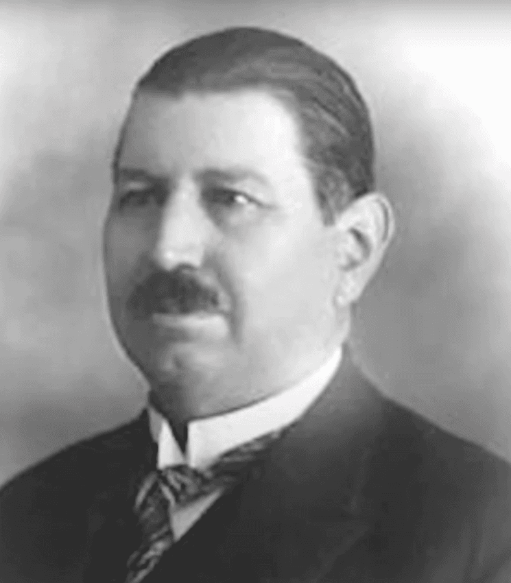 Portrait de Süreyya İlmen, initiateur du Bakireler Anıtı à Maltepe.