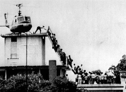 L’image fera le tour du monde, symbolisant mieux que tout autre l’échec des Américains au Vietnam