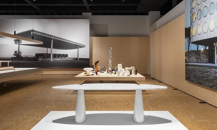 table et sculpture design de l'expo Mangiarotti