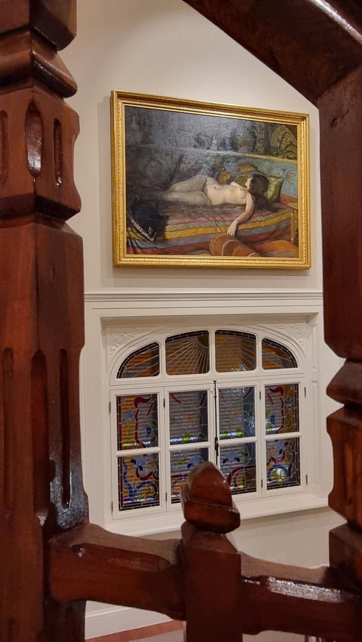 Tableau de la collection Arkas et vitrail du manoir Ayşe Mayda, musée Arkas Sanat Göztepe à Izmir