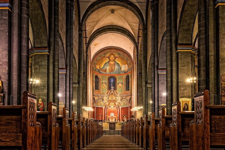 intérieur d'une église