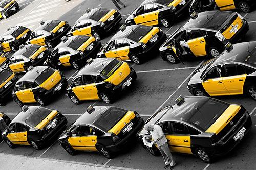 un parking avec des taxis de Barcelone
