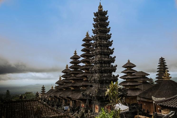 temple Besakih à bali à flanc de montagne