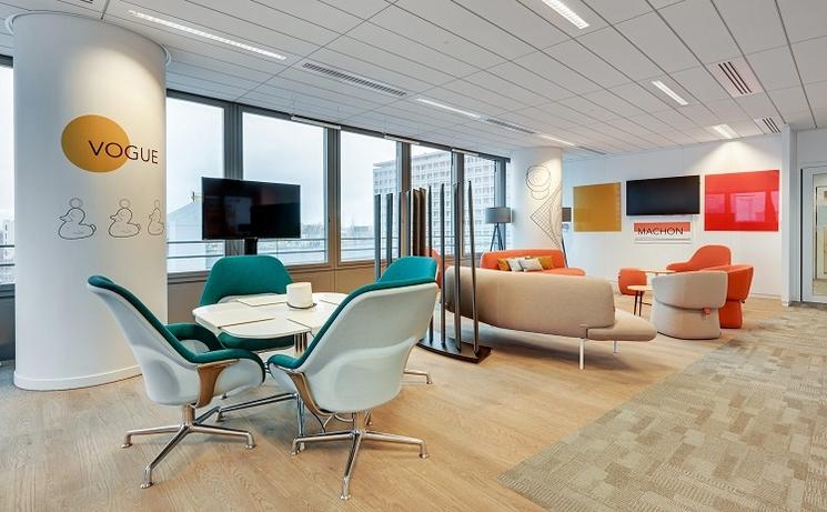 mobilier moderne dans les bureaux sncf à lyon