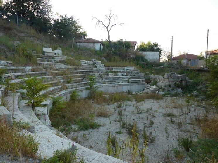 Vestiges du théâtre antique de Vize, dans la province de Kırklareli en Turquie
